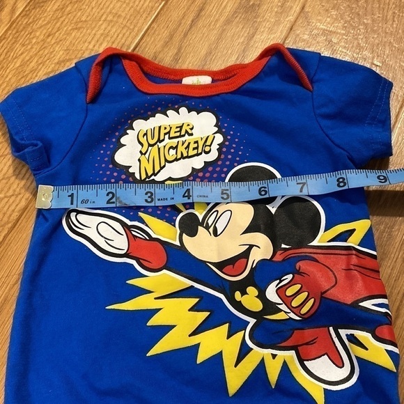 DISNEY Baby Super Mickey Onesie with Cape  (Size 3-6 months) - Picture 10 of 10